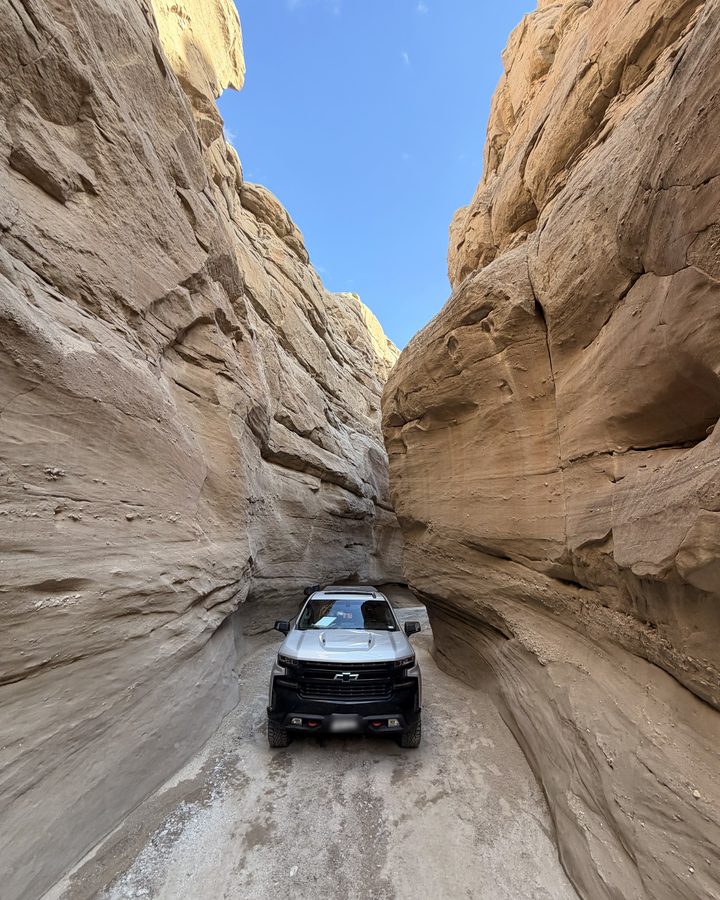 La camioneta de Robert Medina en un cañón de Anza-Borrego, California